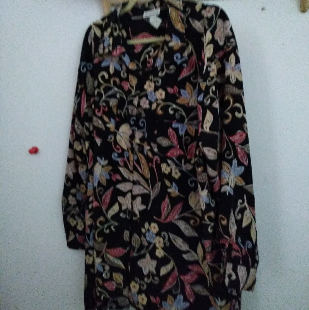 Button down blouse - Picture 3 of 3